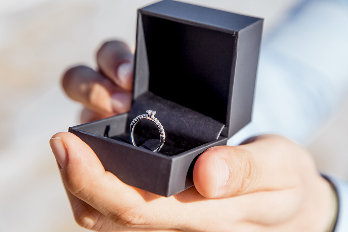 婚約指輪の渡し方