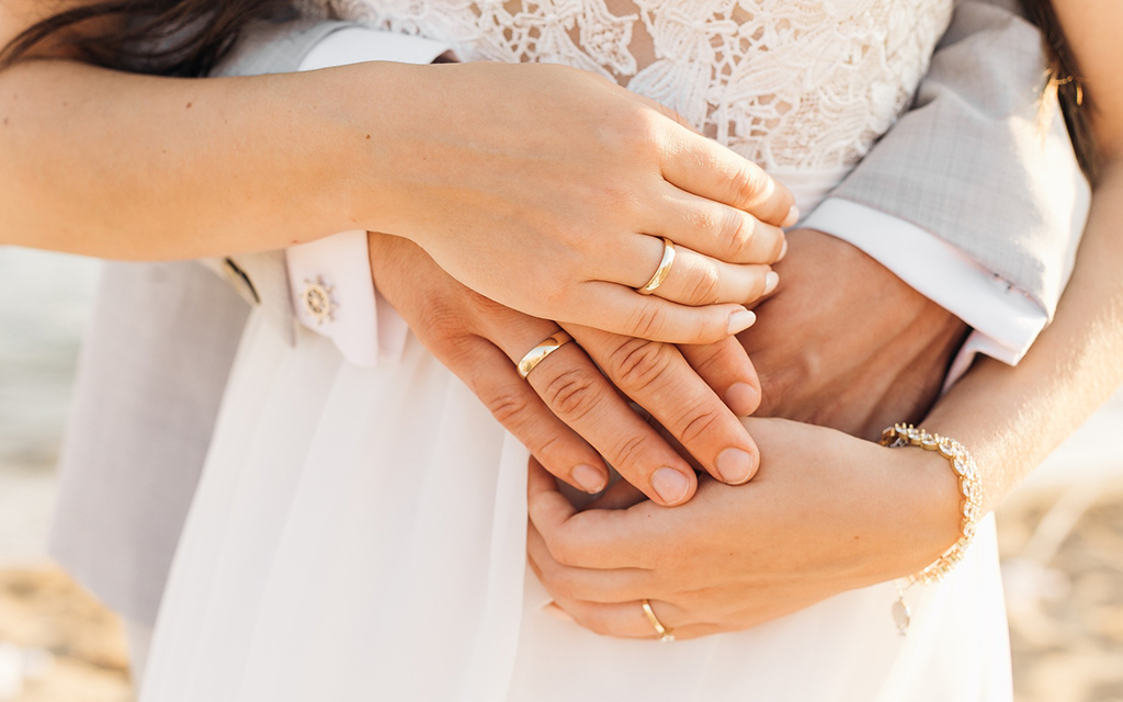 左手の薬指以外に結婚指輪・婚約指輪を着ける国・地域