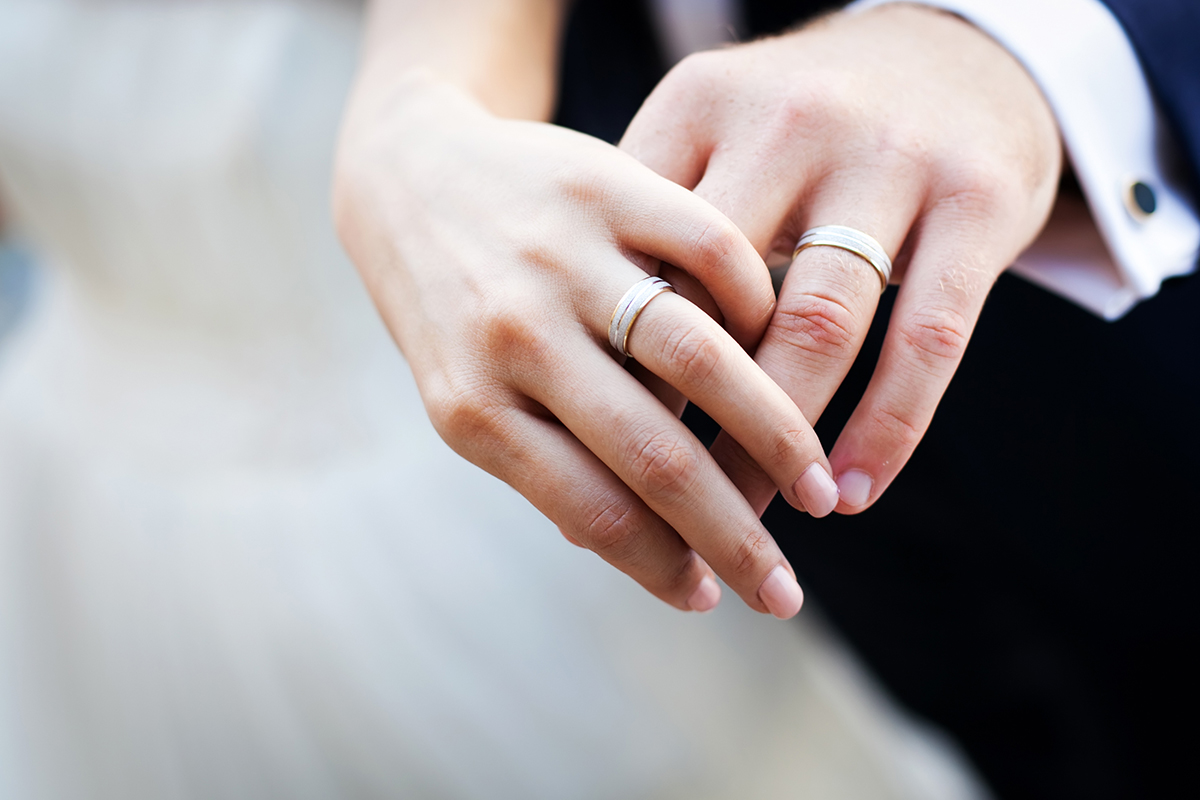 結婚指輪の意味とは？なんで着ける？起源から相場まで解説
