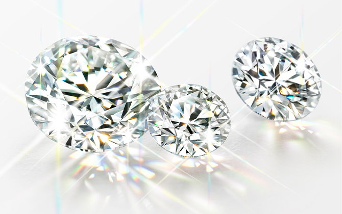新作婚約指輪 輝きを証明されたダイヤモンド