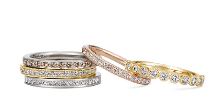 『Eternity Ring』
ダイヤモンドが連なるハーフエタニティ。身に着ける人の想いが永遠に続きますように…