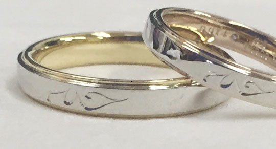 イニシャルデザインの入った結婚指輪