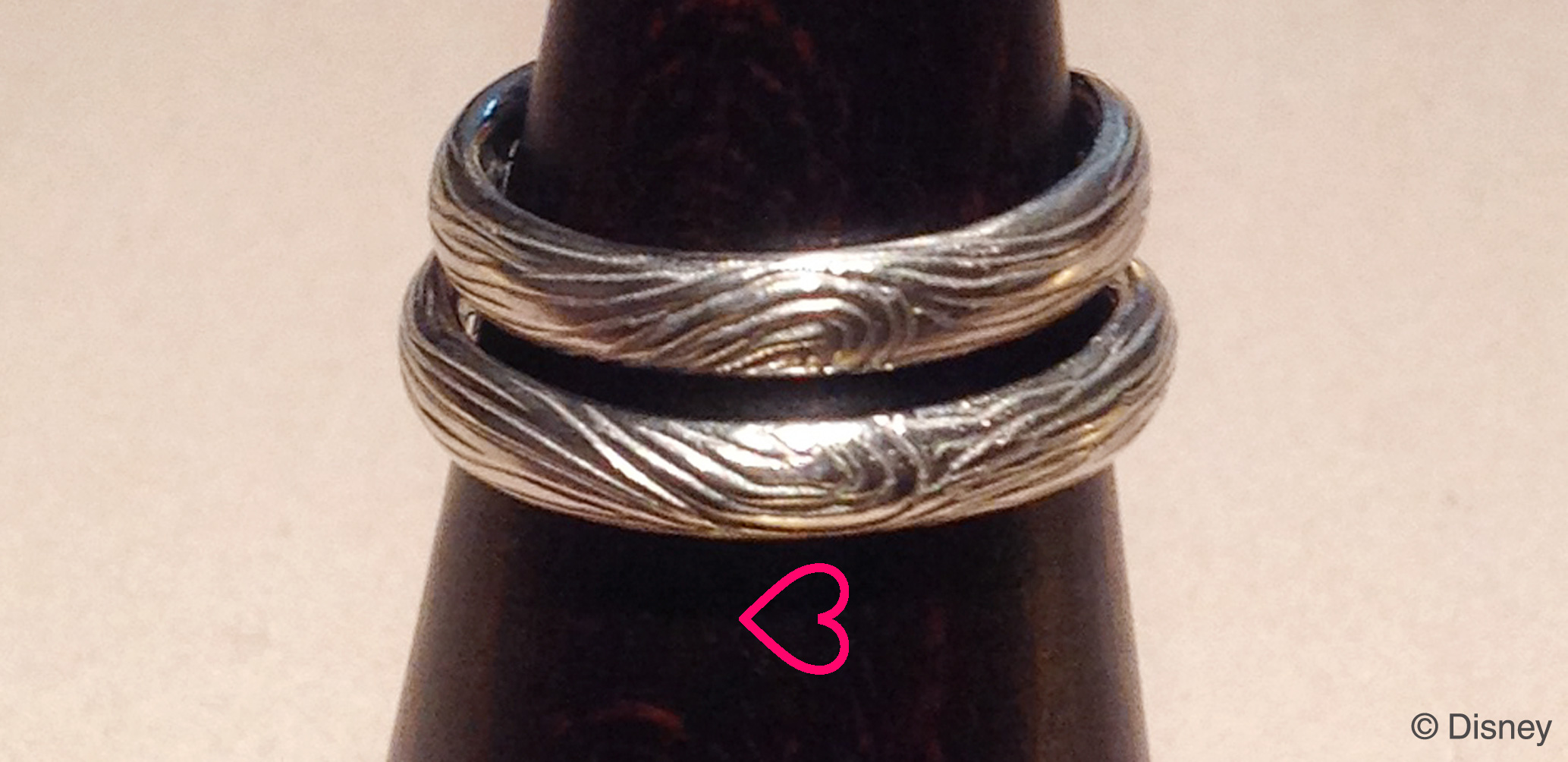 結婚指輪に刻まれたハートマーク