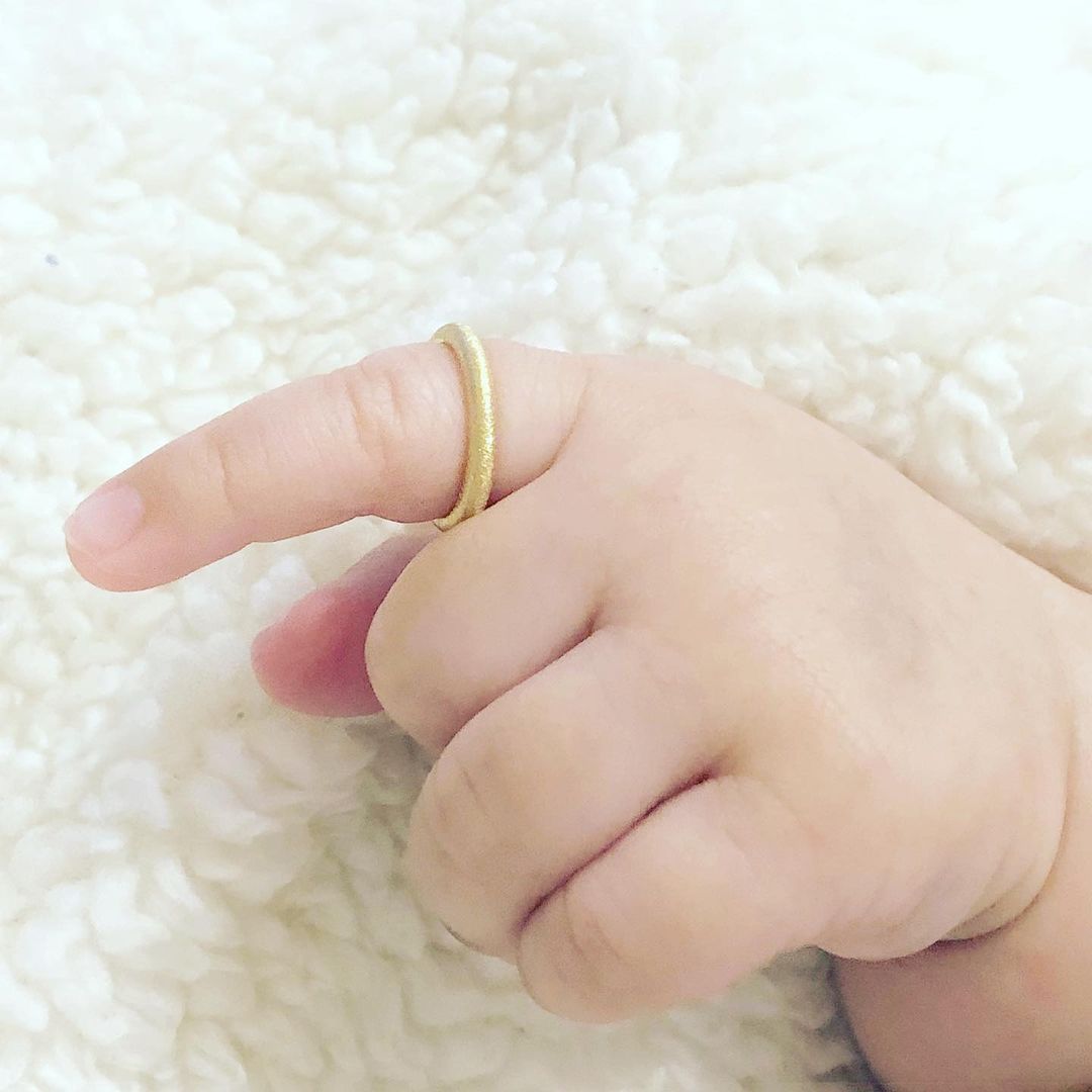 赤ちゃんの指のサイズで作る、オーダーメイドのベビーリング・銀座本店