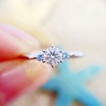 ブルーのメレダイヤの婚約指輪